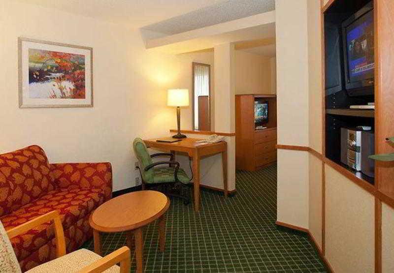 Fairfield Inn & Suites By Marriott Cleveland Стритсборо Экстерьер фото