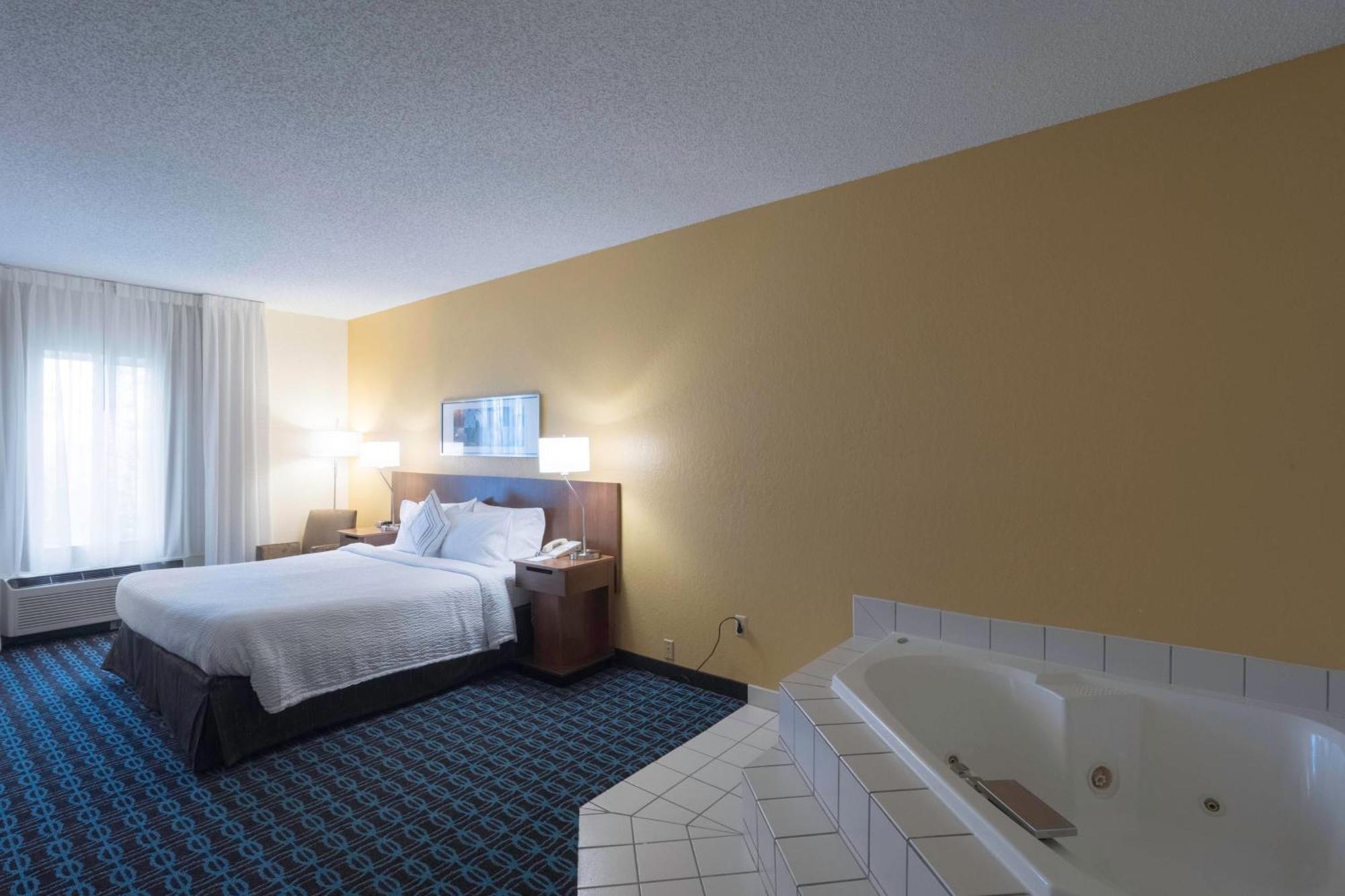 Fairfield Inn & Suites By Marriott Cleveland Стритсборо Экстерьер фото