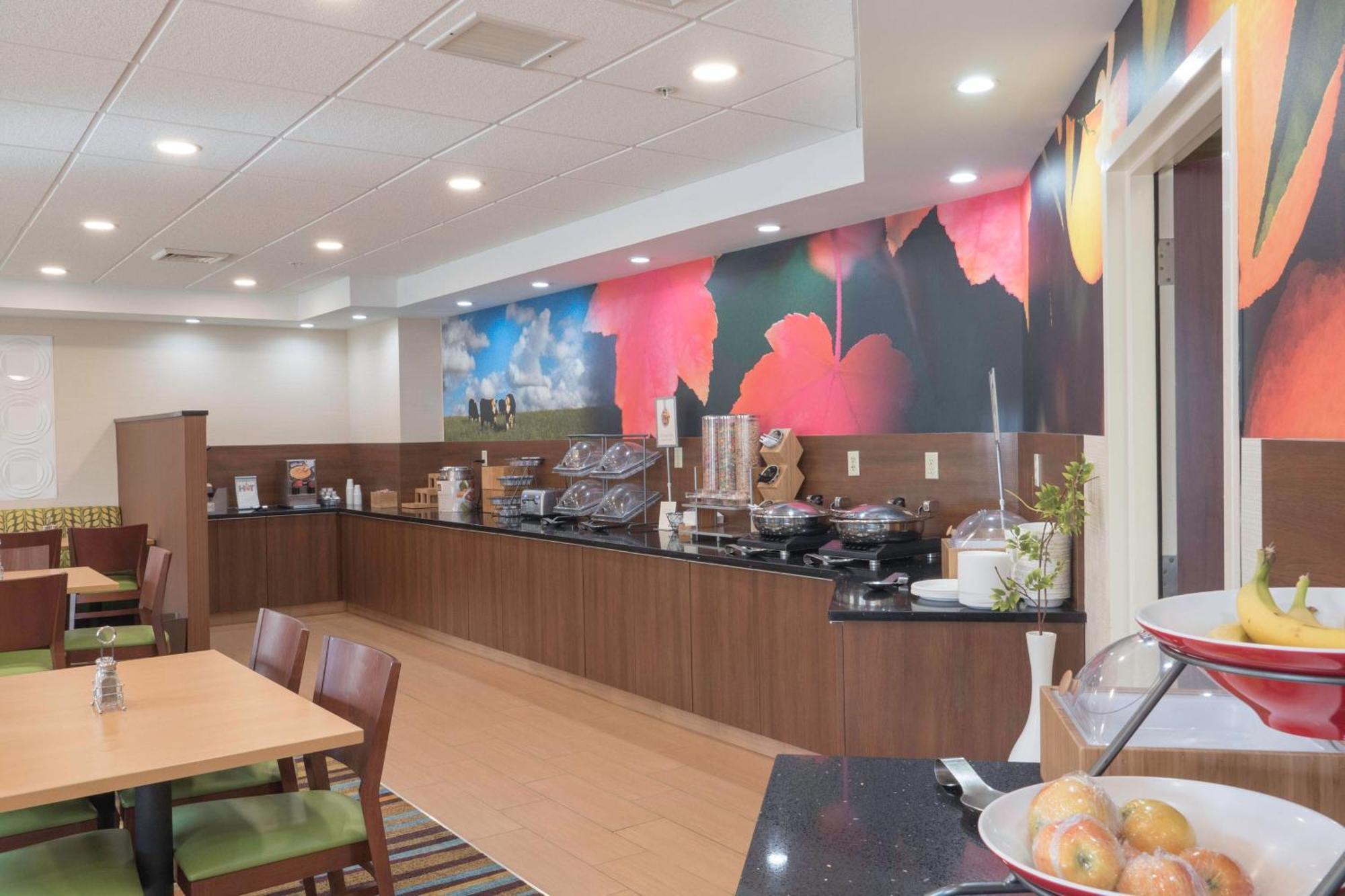 Fairfield Inn & Suites By Marriott Cleveland Стритсборо Экстерьер фото