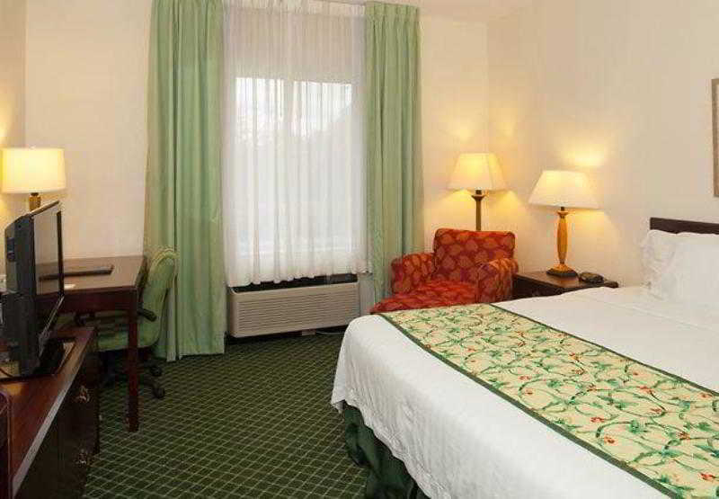 Fairfield Inn & Suites By Marriott Cleveland Стритсборо Экстерьер фото
