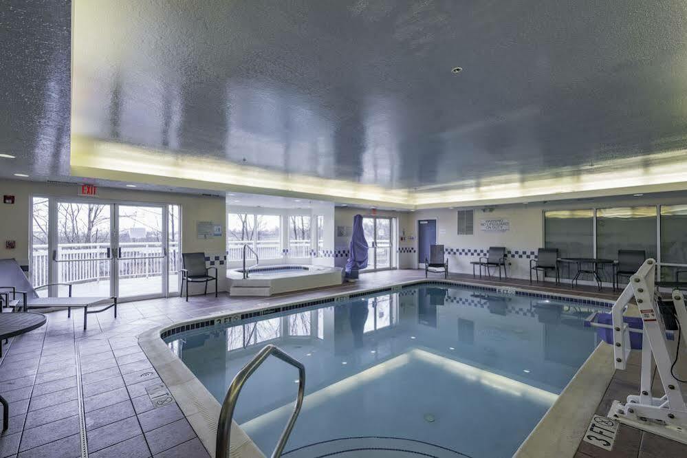 Fairfield Inn & Suites By Marriott Cleveland Стритсборо Экстерьер фото